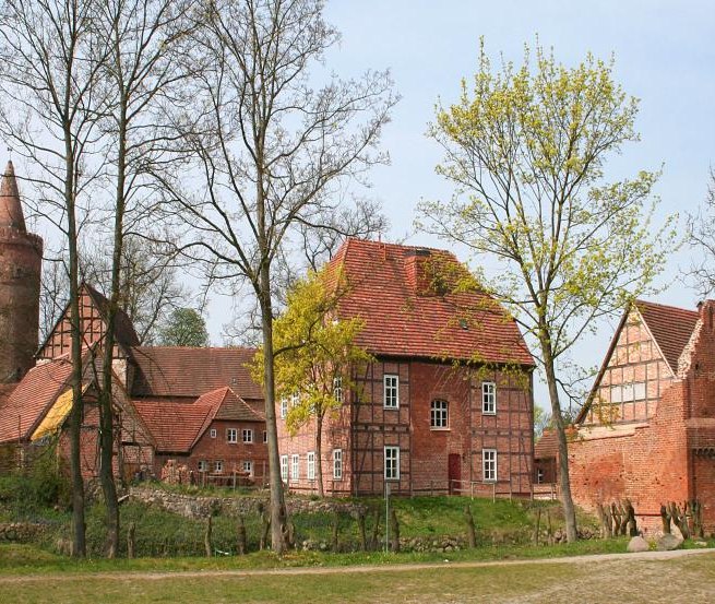 &copy; Burg Stargard