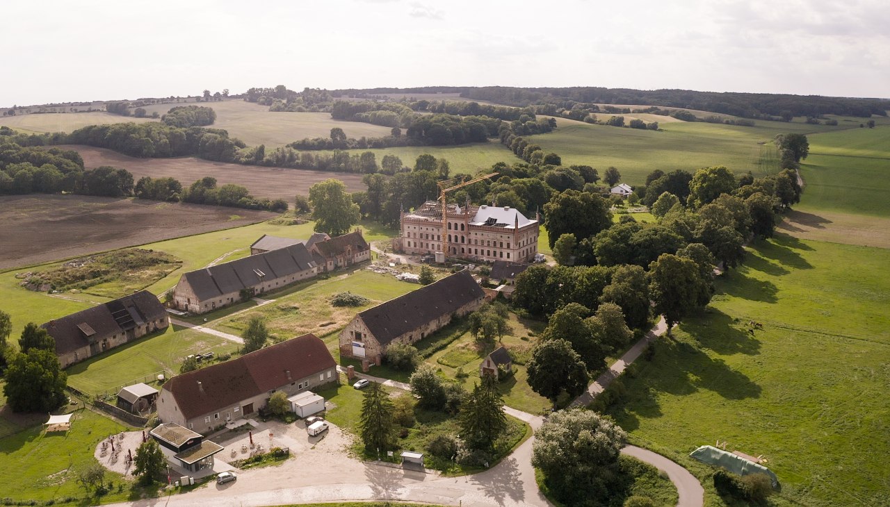 Zamek Broock, dwór i park, © Schloss Broock GmbH & Co. KG / Jan Fischer