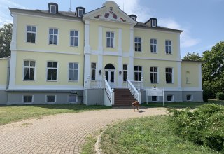 Widok na basen w zamku Schmuggerow // &copy; Muckenschnabel