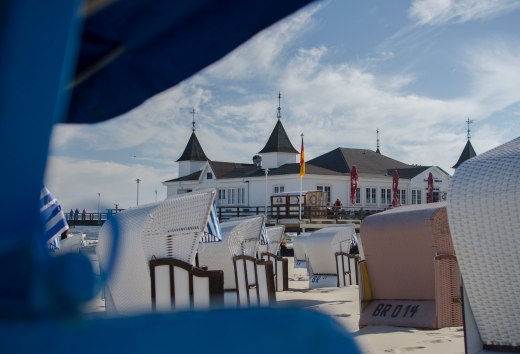 Idyllic view of the pier in the seaside resort Ahlbeck. // &copy; MV-T/Nikulski