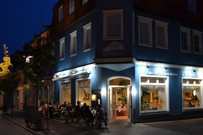 Restaurant bij nacht, © Akropolis