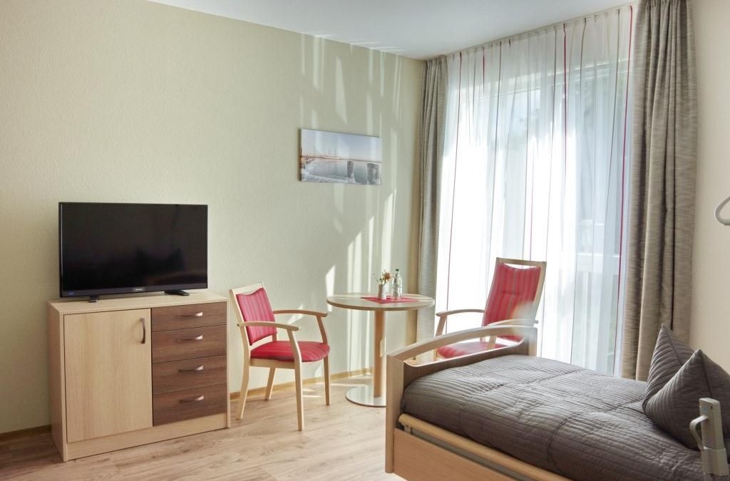 Gezellige kamer in het zorghotel, © Wohlfahrtseinrichtung der Hansestadt Stralsund gGmbH