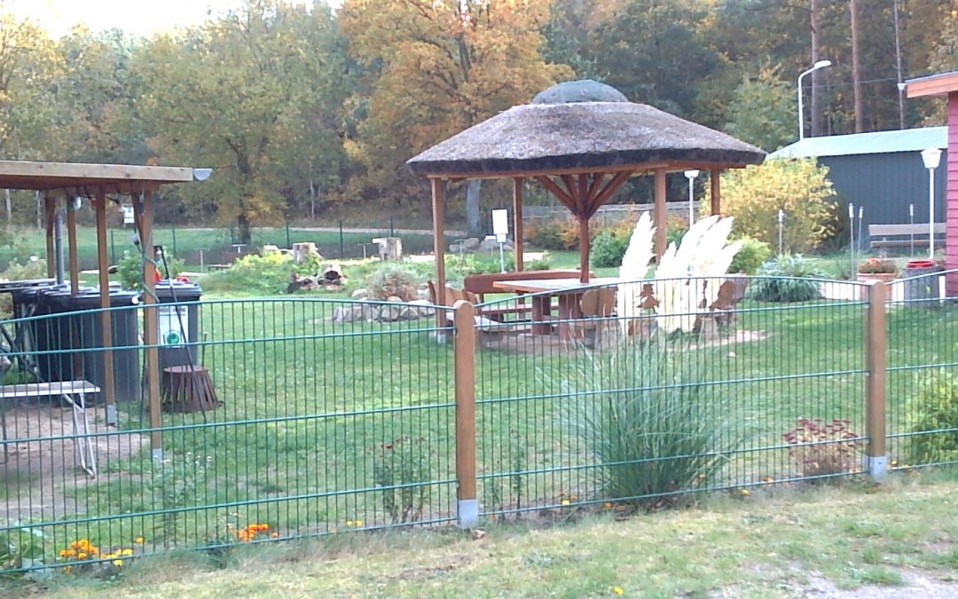 Barbecue en speeltuin op de Waldcamp camping, © Campingplatz Waldcamp Freest