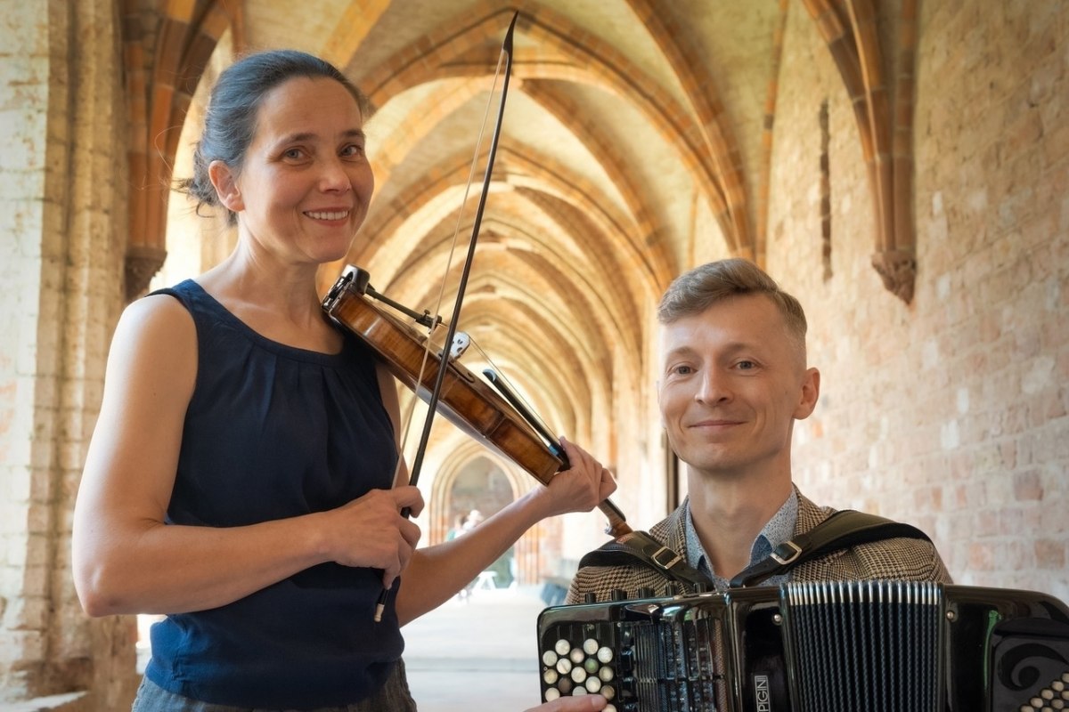 Bild zeigt Conexus: Tabea H&ouml;fer, Violine &  Marek Stavinak, Akkordeon // &copy; Conexus