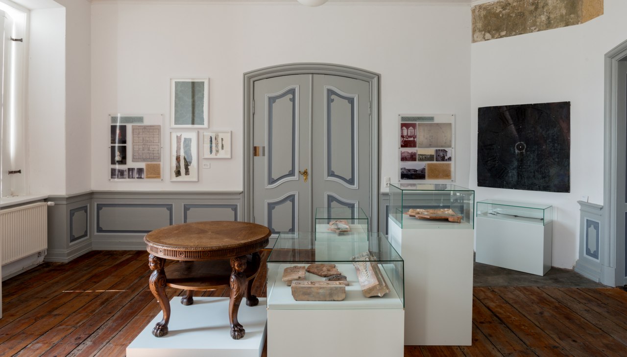 Tentoonstellingsruimte in het Mueum Künstlerhaus Schloss Plüschow, © Schloss Plüschow Tentoonstellingsruimte in het Mueum Künstlerhaus Schloss Plüschow, © Schloss Plüschow