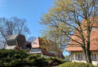 Historic site with honeycomb house hostel // © Conrad Historic site with honeycomb house hostel // © Conrad