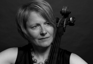 Veranstalterin und Mitwirkende Friederike Fechner, stellvertretend für 10 weitere Musikerinnen und Musiker, die bei dem Konzert mitwirken // © Mathias Wentz Veranstalterin und Mitwirkende Friederike Fechner, stellvertretend für 10 weitere Musikerinnen und Musiker, die bei dem Konzert mitwirken // © Mathias Wentz