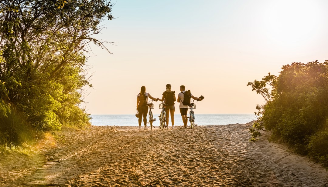 Wat een entree! Zelfs de wandeling naar het strand bij Torfbr&uuml;cke is erg leuk., &copy; TMV/Tiemann