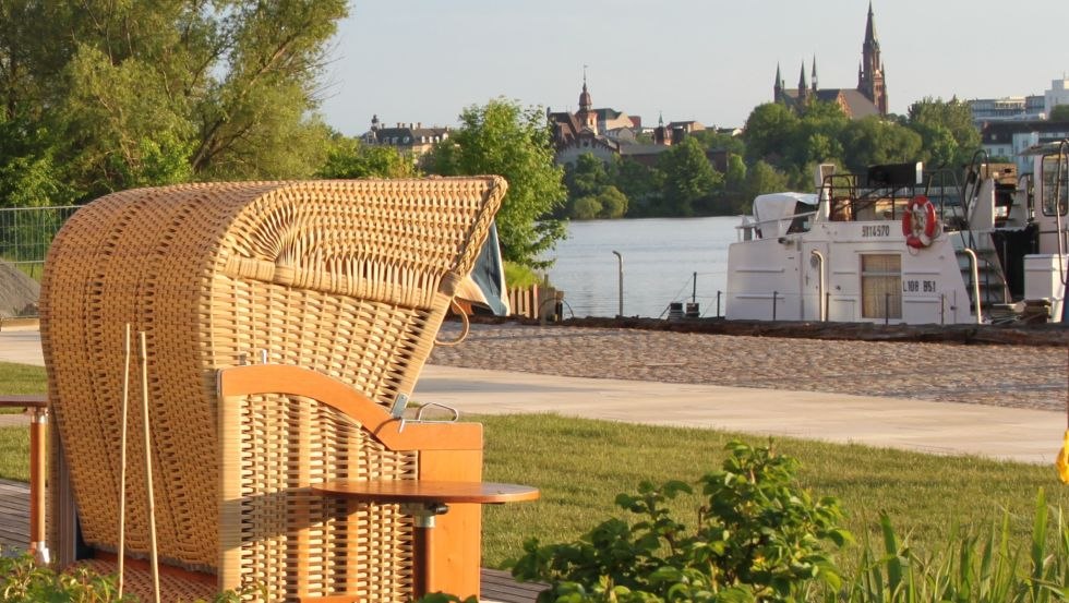 Strandstoelen voor contemplatie, © Hotel Speicher am Ziegelsee