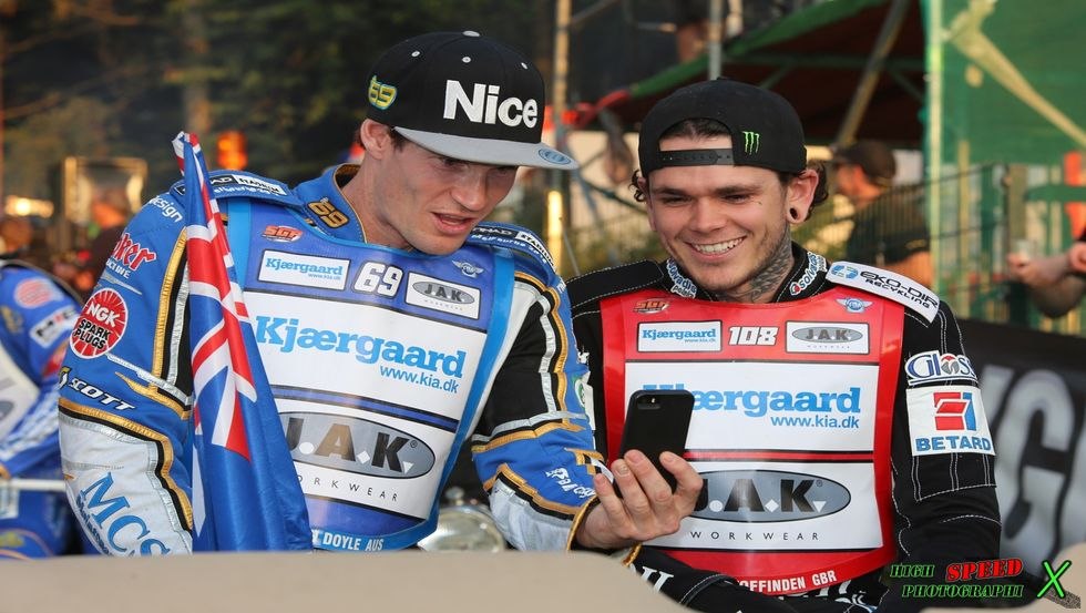 Autosportliefhebbers onder elkaar, © Daniel Sievers Autosportliefhebbers onder elkaar, © Daniel Sievers