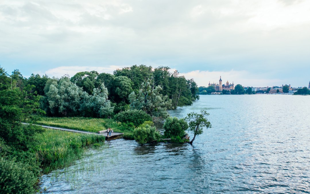 Uitzicht op het meer van Schwerin vanaf het natuurparkpad, © TMV/Gänsicke
