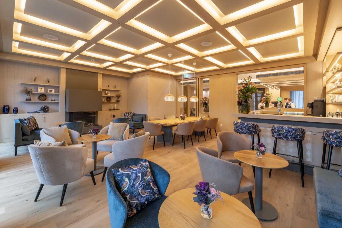 The sunny terrace of "Pauls Hofküche" invites you to linger and enjoy regional specialties in a relaxed atmosphere. // © Henrik Rath The sunny terrace of "Pauls Hofküche" invites you to linger and enjoy regional specialties in a relaxed atmosphere. // © Henrik Rath