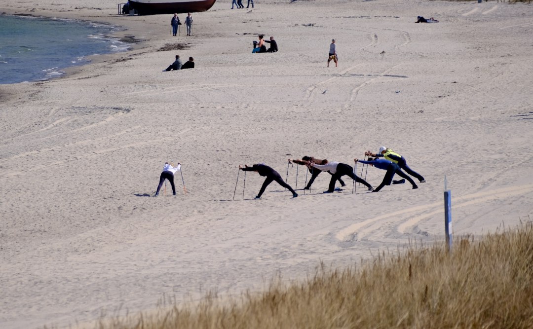 Bewegungskurs: »Flow2go« - Nordic Walking & Yoga, © Binzer Bucht Tourismus