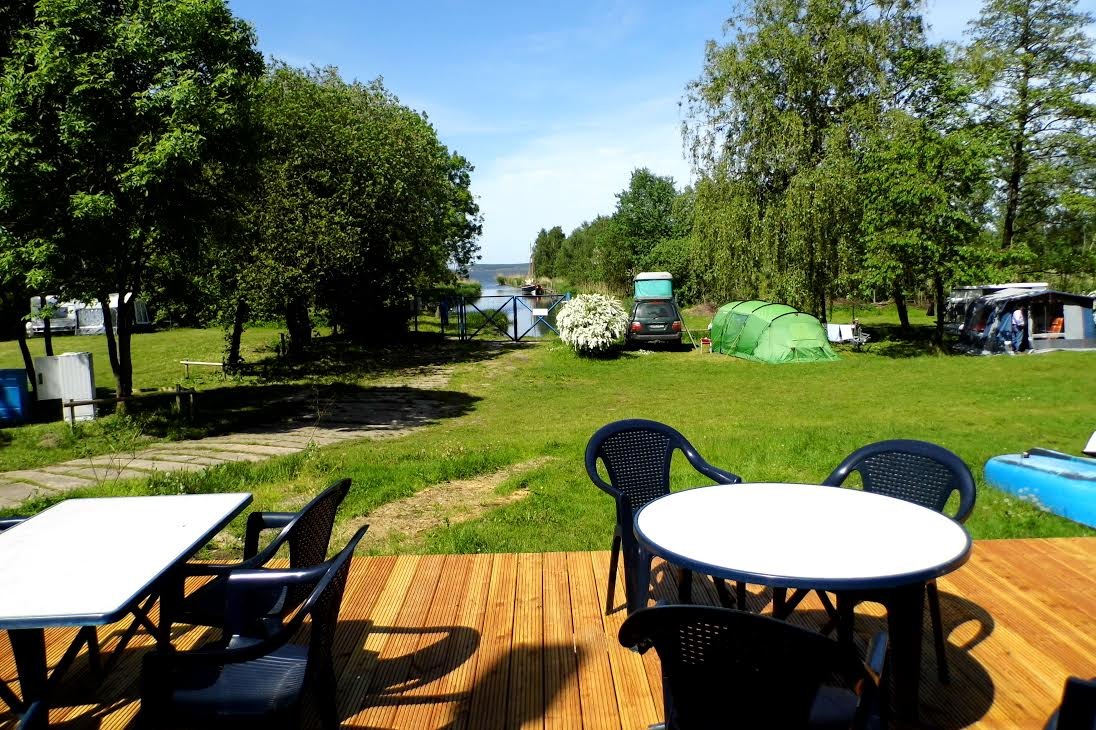 Geniet van het terras met uitzicht op het Stichkanal, © Naturcampingplatz Lassan Geniet van het terras met uitzicht op het Stichkanal, © Naturcampingplatz Lassan