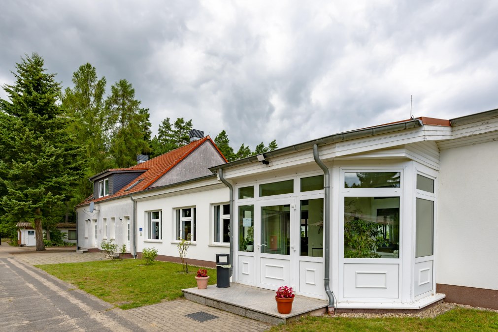 Saal-min(1), © Jugendbegegnungsstätte "Am Kutzow-See" Plöwen Saal-min(1), © Jugendbegegnungsstätte "Am Kutzow-See" Plöwen