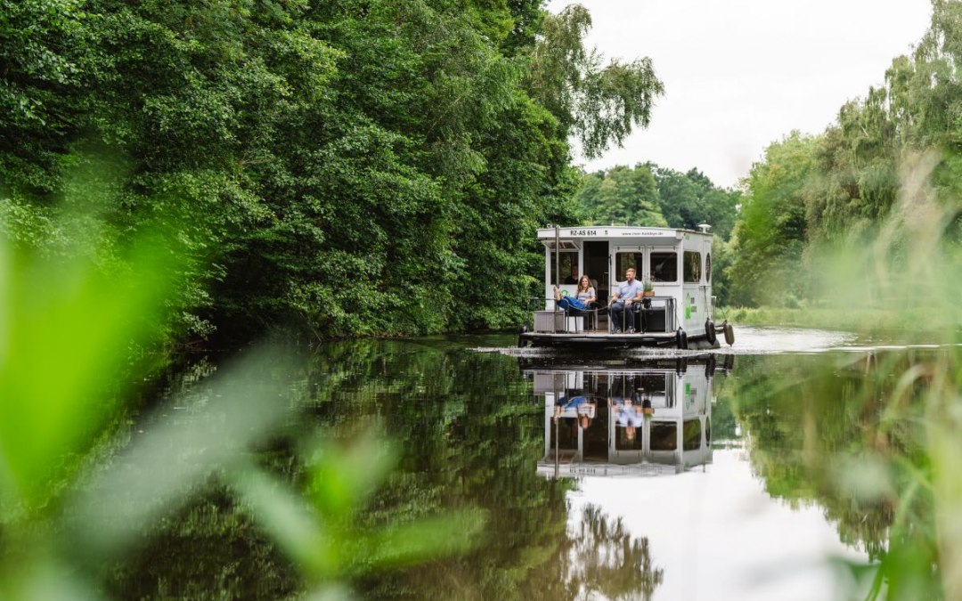 With the houseboat on the Elde near Parchim, © TMV/Erik Gross