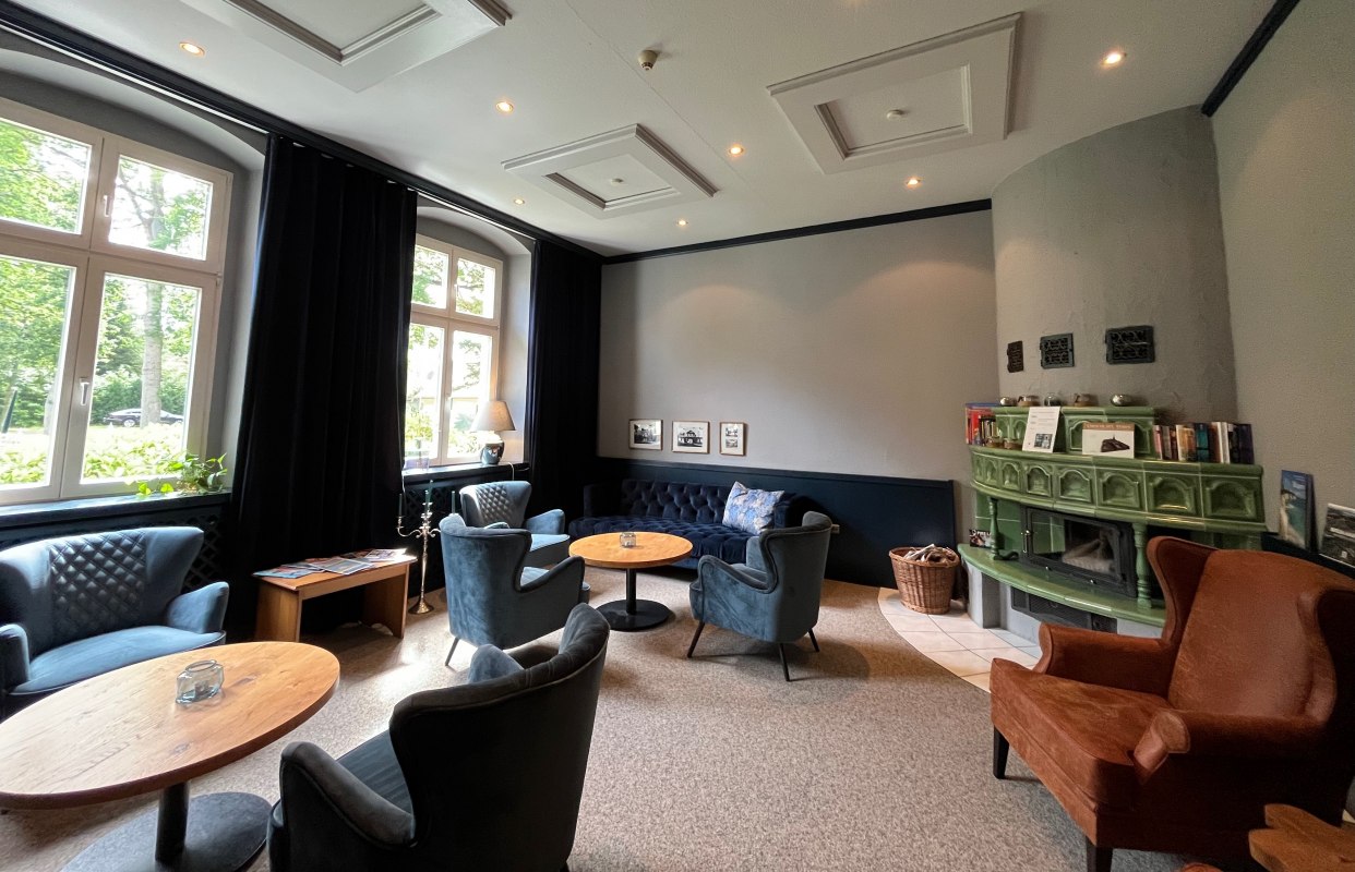 Cozy living room as community area, &copy; Lieblingsplatz Hotels mbH