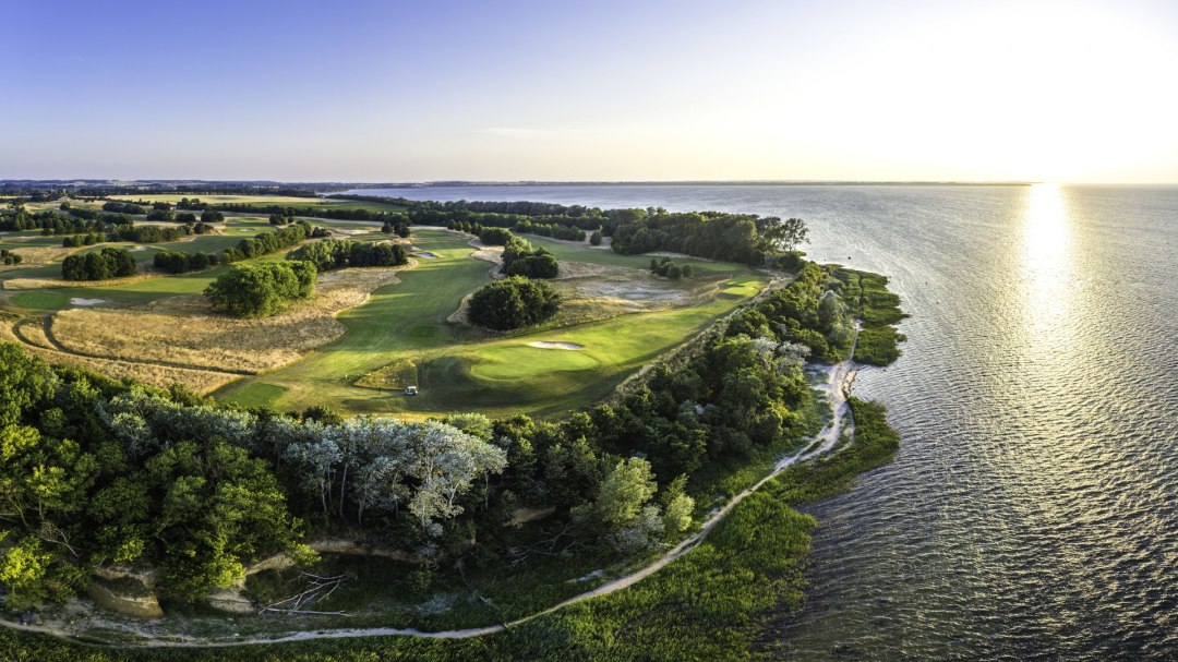 Bades Huk Golfclub_Luftbild Bahn 4 + Weg_Huk von Hohen Wieschendorf, &copy; Bades Huk Golfclub