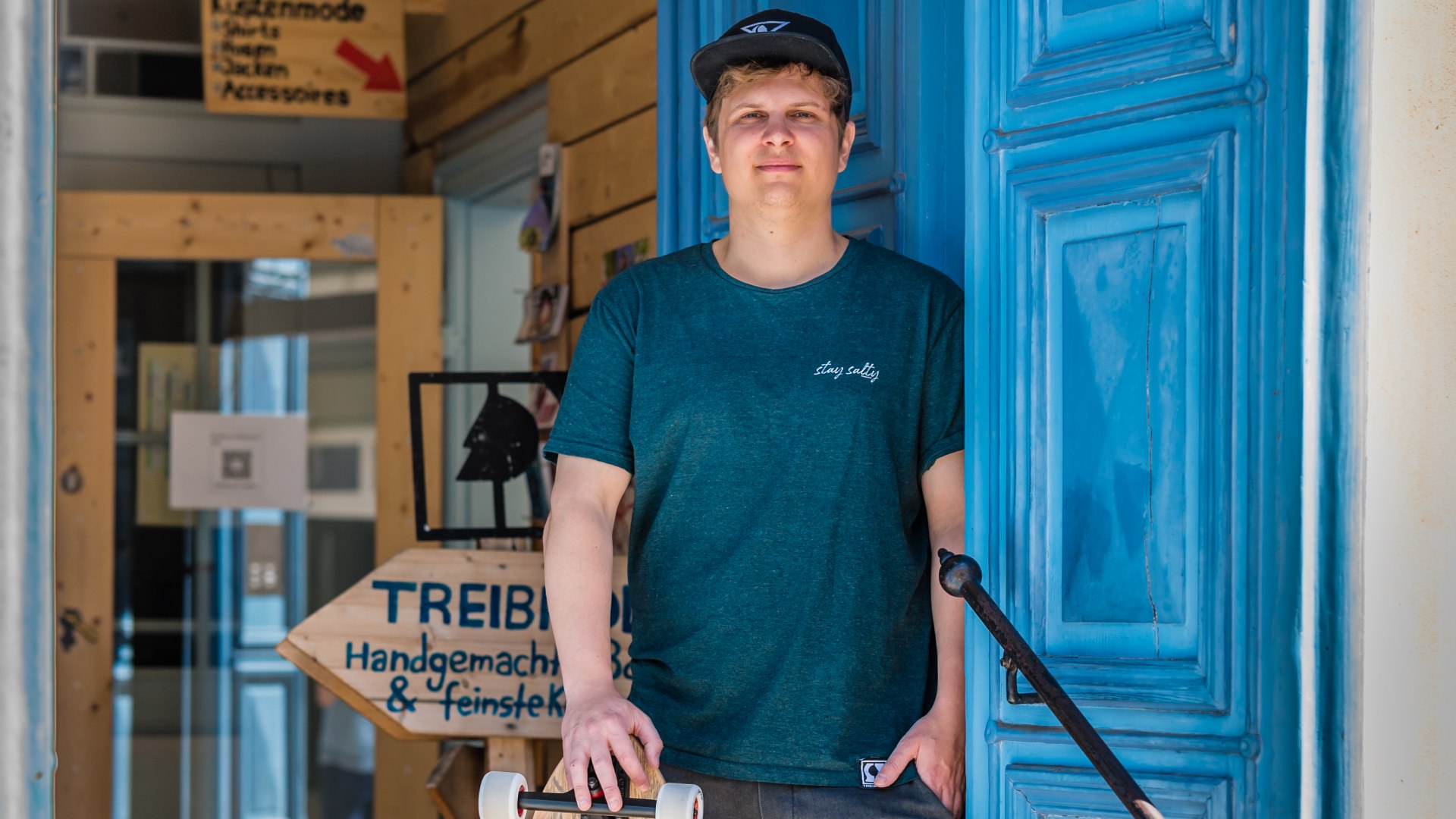 Longboards gemaakt van strandvondsten zijn verkrijgbaar bij de jongens van "Treibholz"., © TMV/Tiemann