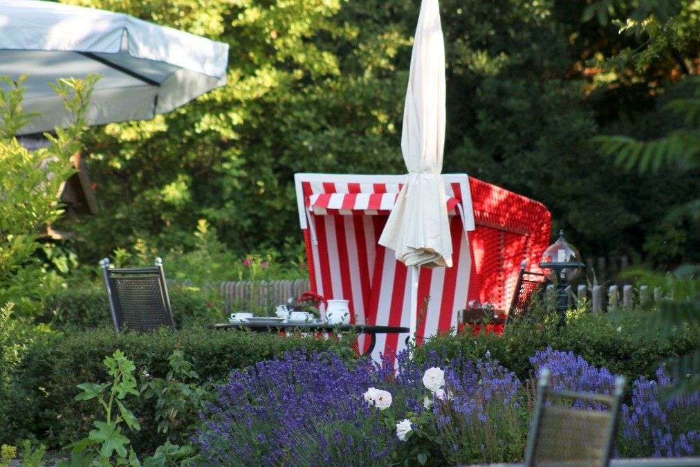 Breakfast garden for late risers, &copy; Welfendesign