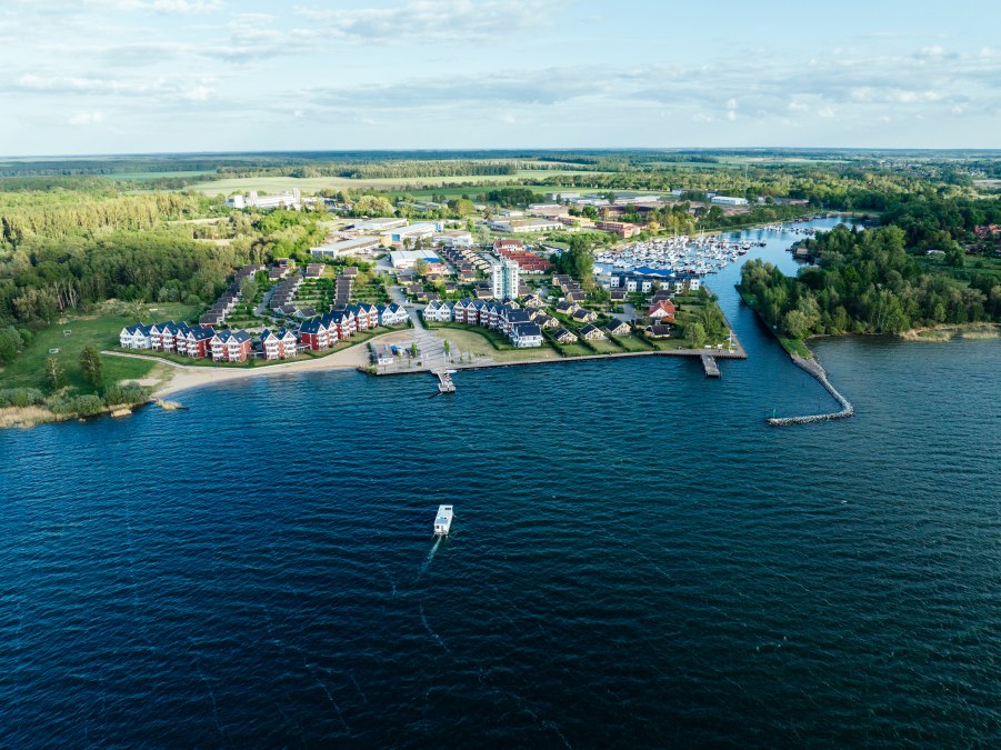Hafendorf Müritz Kuhnle Hafen Hausboot_1, © TMV/Gänsicke