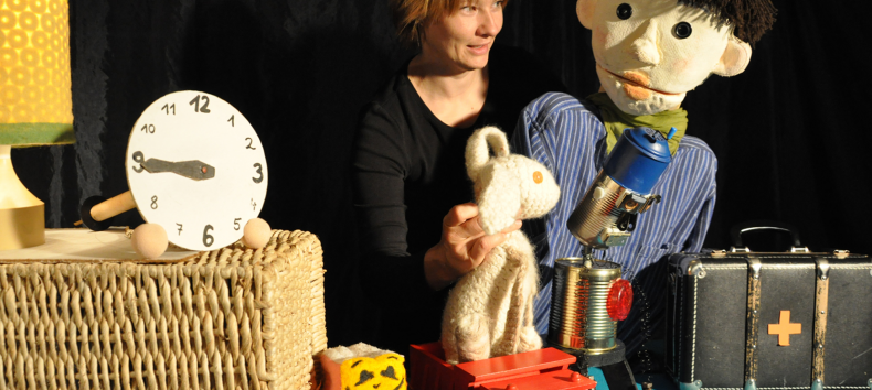 Arthur und sein Kuschelhase // © Theater Randfigur Arthur und sein Kuschelhase // © Theater Randfigur