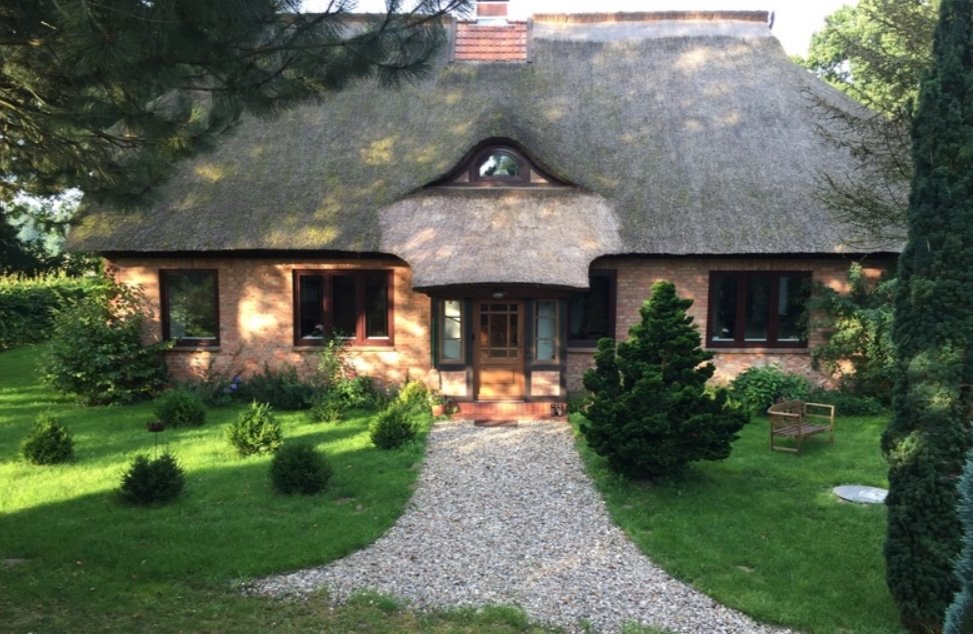 Vooraanzicht van de boswachtershut Kölzin, © Brosch & Lehrmann Grundstücks GbR