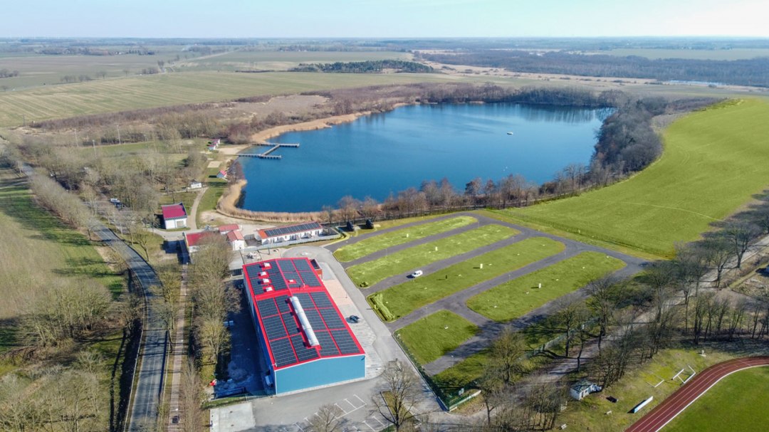 Przyczepa kempingowa i ośrodek nad jeziorem Kosenowsee, © caravan