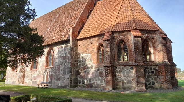 Exterior view of the fieldstone church in Langenhanshagen // © Richard Engel Exterior view of the fieldstone church in Langenhanshagen // © Richard Engel