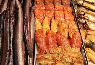 Räucherfischangebot im Fischladen // © F&F Fisch und Feinkost GmbH Räucherfischangebot im Fischladen // © F&F Fisch und Feinkost GmbH