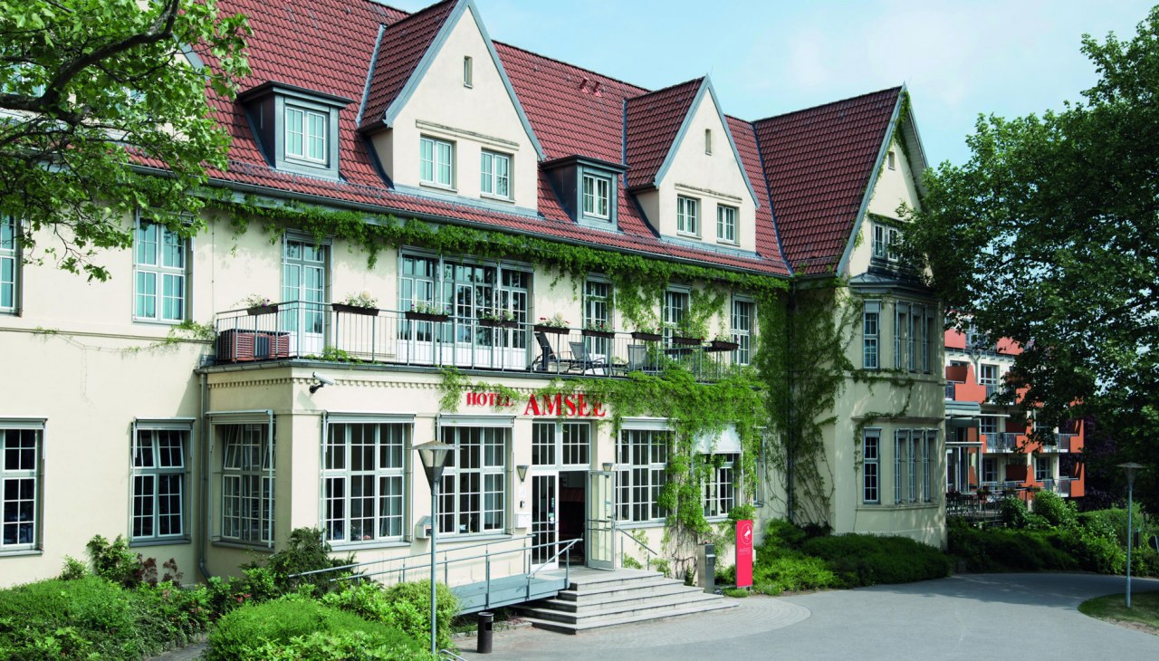 Exterior view of the main building Amsee, © Hotel Amsee GmbH