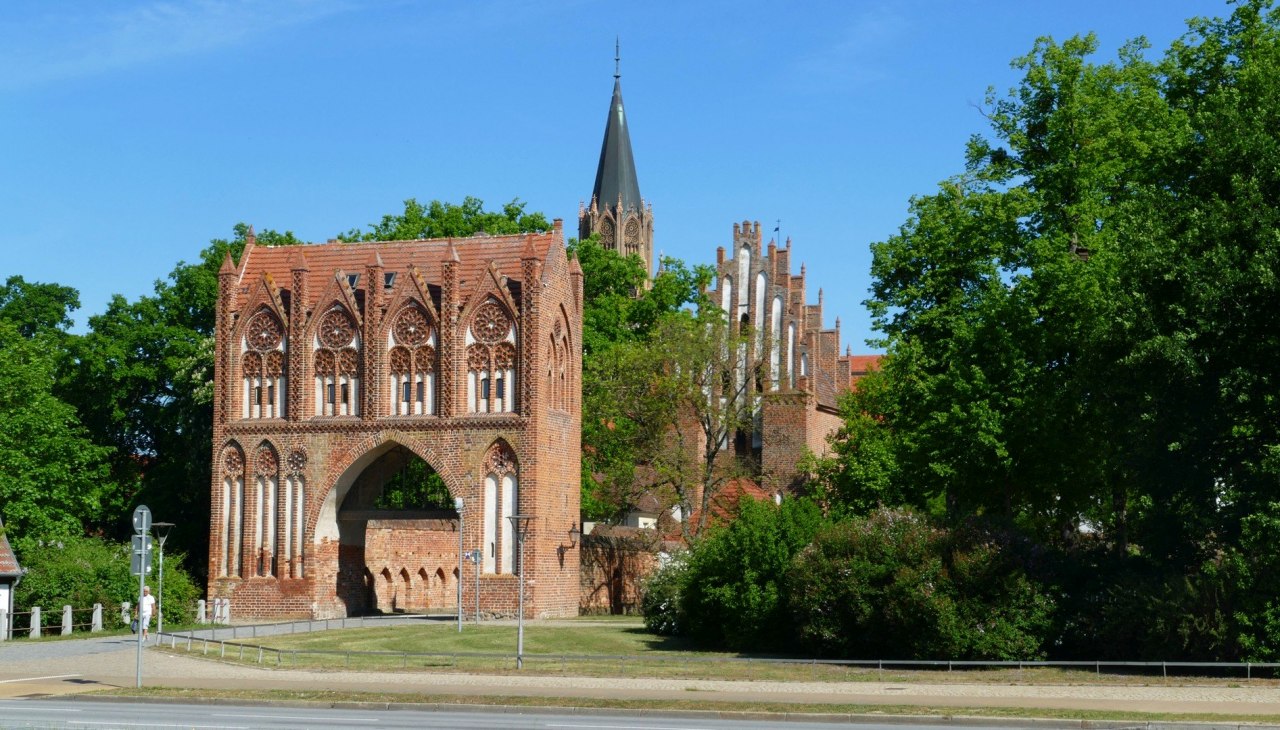 Widok na Stargarder Tor w Neubrandenburgu, © Birgit Riemer