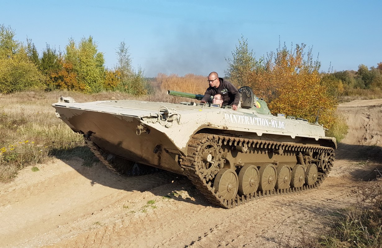 Tank rijden Mecklenburg-Vorpommern // © Erlebnis-Welten Mecklenburg-Vorpommern Tank rijden Mecklenburg-Vorpommern // © Erlebnis-Welten Mecklenburg-Vorpommern