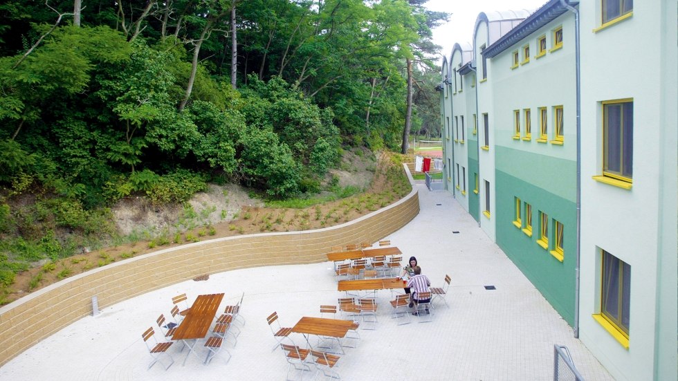 Outdoor area with seating & barbecue area, &copy; DJH MV / Danny Gohlke