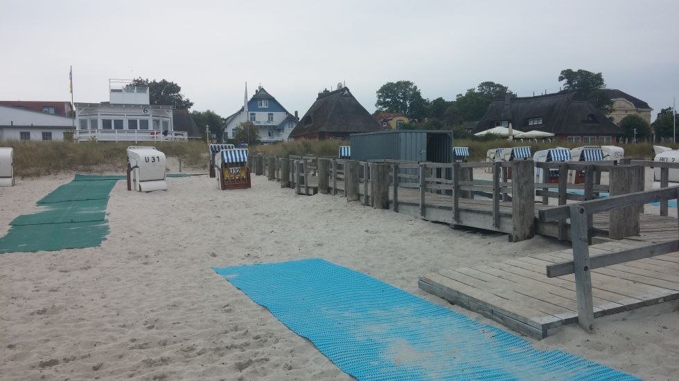 Aangelegde matten voor drempelvrij strandgenot // &copy; TSK
