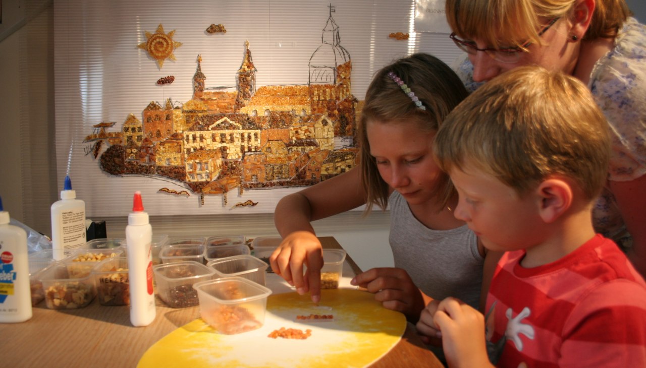 Amber Museum Amber mozaïek puzzels, © Ribnitz Damgarten Amber Museum Amber mozaïek puzzels, © Ribnitz Damgarten
