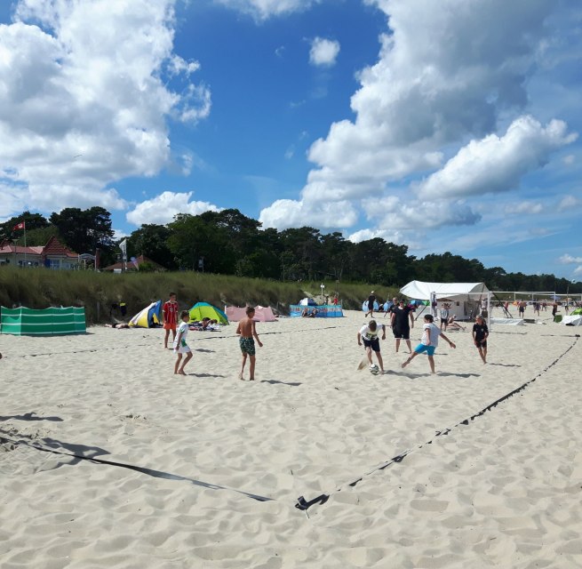 &copy; Tiki Beach