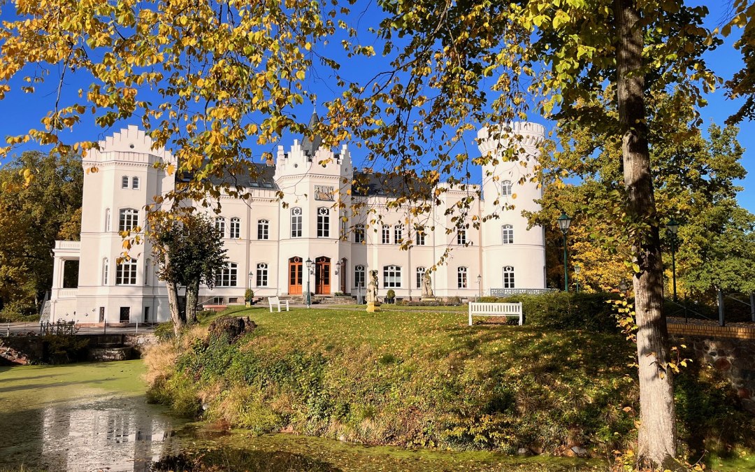 Schlemmin Castle front view fall, © Schloss Schlemmin