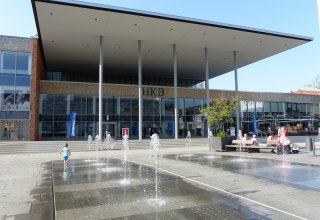 Die Touristinfo befindet sich im HKB am Marktplatz im Zentrum von Neubrandenburg. // &copy; VZN