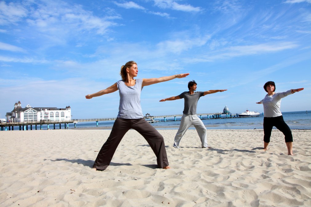 Yoga on the beach, © Jochen Tack, Hotel Bernstein