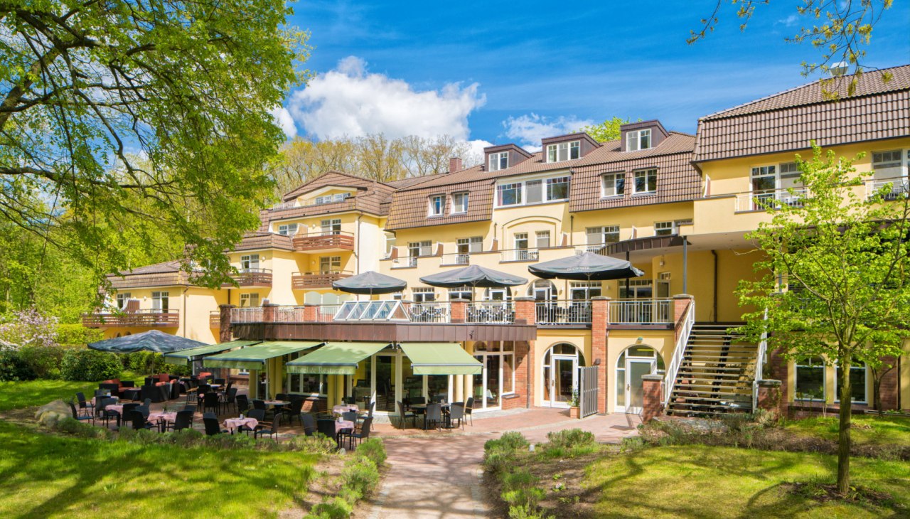 Buitenaanzicht van Hotel Kurhaus am Inselsee, © Florian Busch