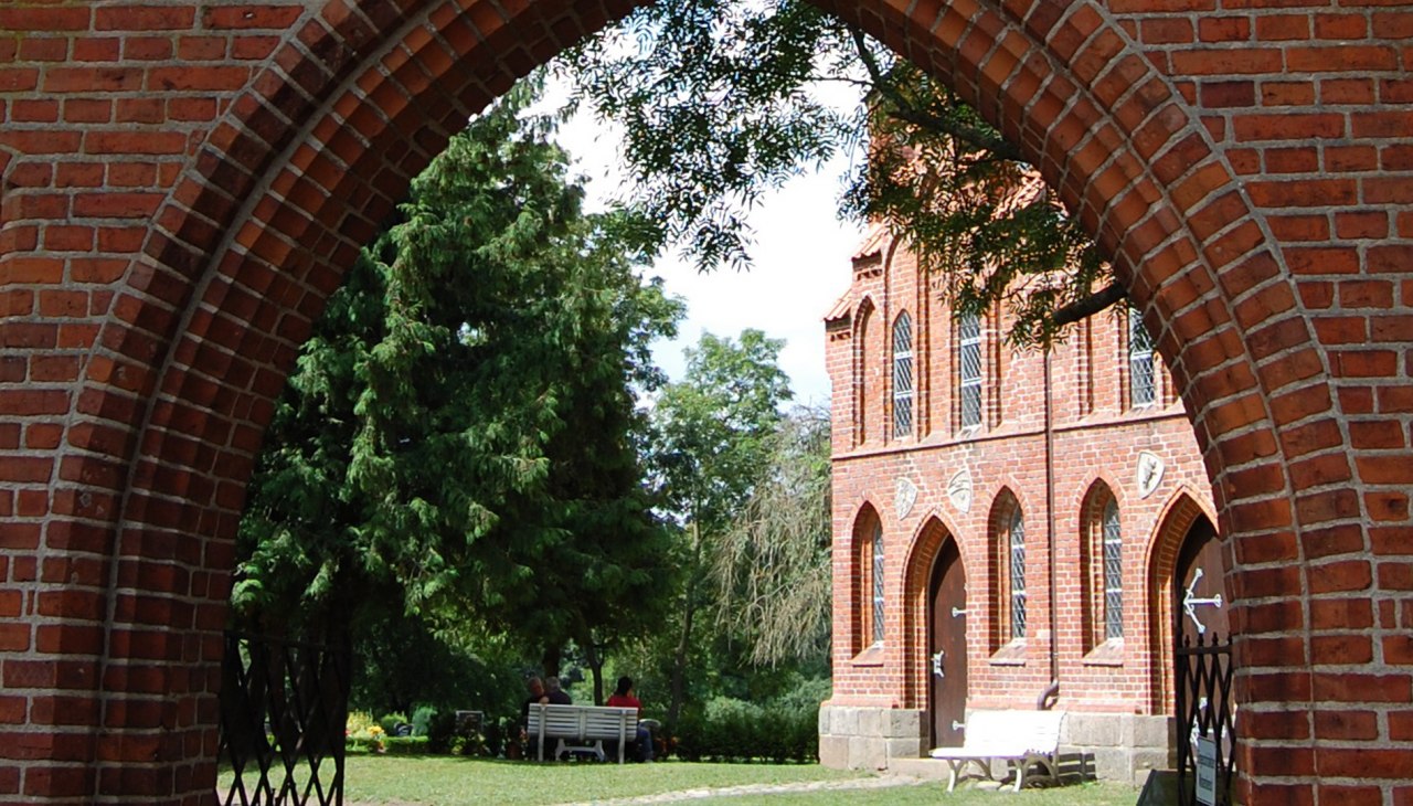 Radfahrerkirche Pantlitz Burgwallsingen 1080x1920, &copy; Bernsteinstadt Ribnitz-Damgarten