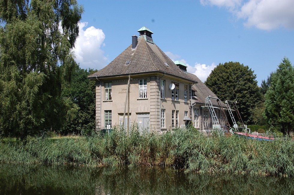 De oude belettering is nog steeds te zien op de gevel aan het Elde Kanaal. // © Gabriele Skorupski De oude belettering is nog steeds te zien op de gevel aan het Elde Kanaal. // © Gabriele Skorupski