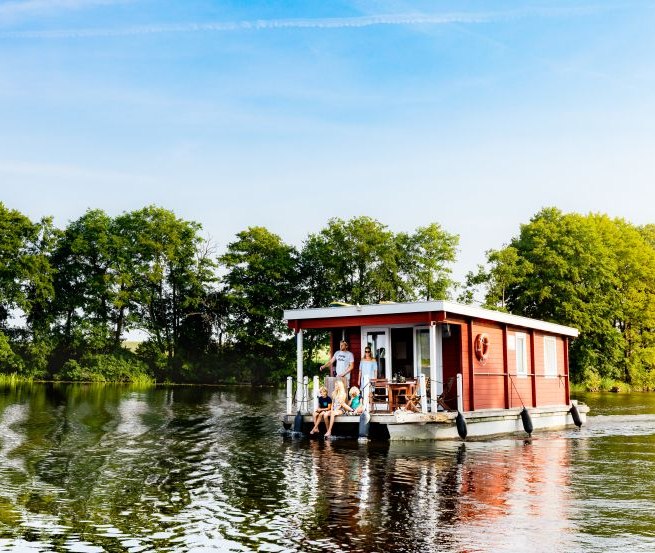 Mit dem BunBo auf dem Müritzarm in der Mecklenburgischen Seenplatte unterwegs // © MV-T/Kirchgessner Mit dem BunBo auf dem Müritzarm in der Mecklenburgischen Seenplatte unterwegs // © MV-T/Kirchgessner
