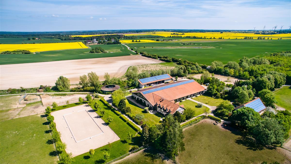 Widok na farmę Peenetal i sąsiednie jezioro Kummerow, © J. Bombis