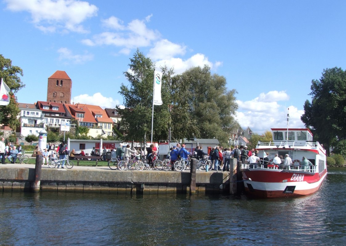 Ferry Diana at the stone pier, © Weisse Flotte Müritz Ferry Diana at the stone pier, © Weisse Flotte Müritz