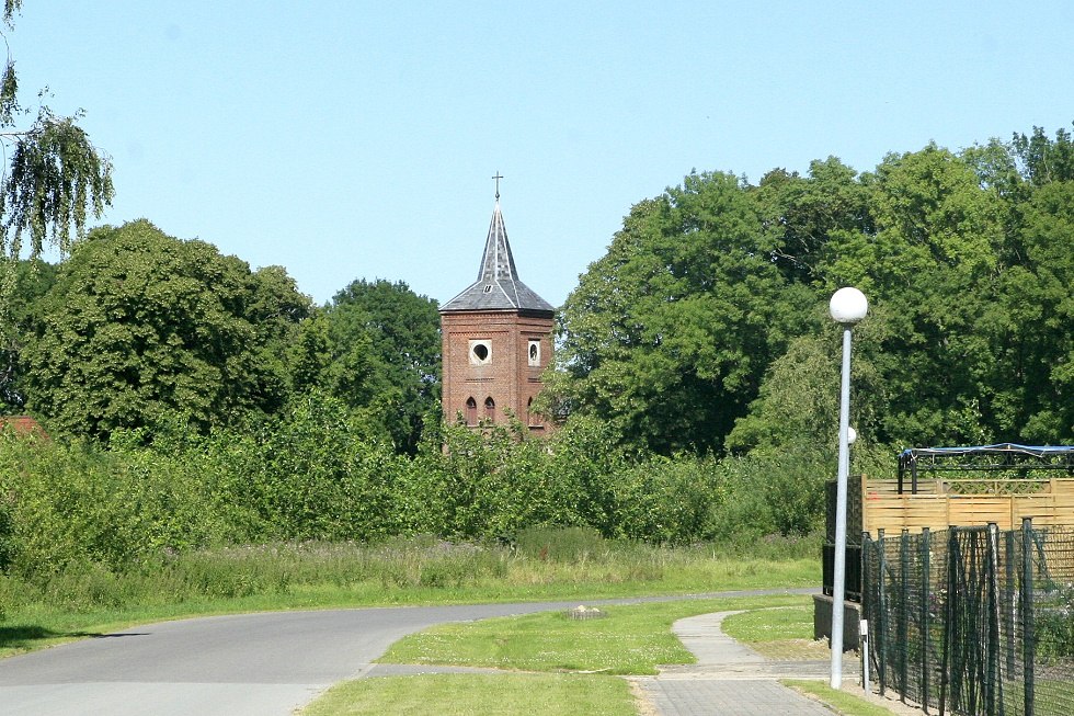 Widok wieży kościoła z zewnątrz, © Sabrina Wittkopf-Schade