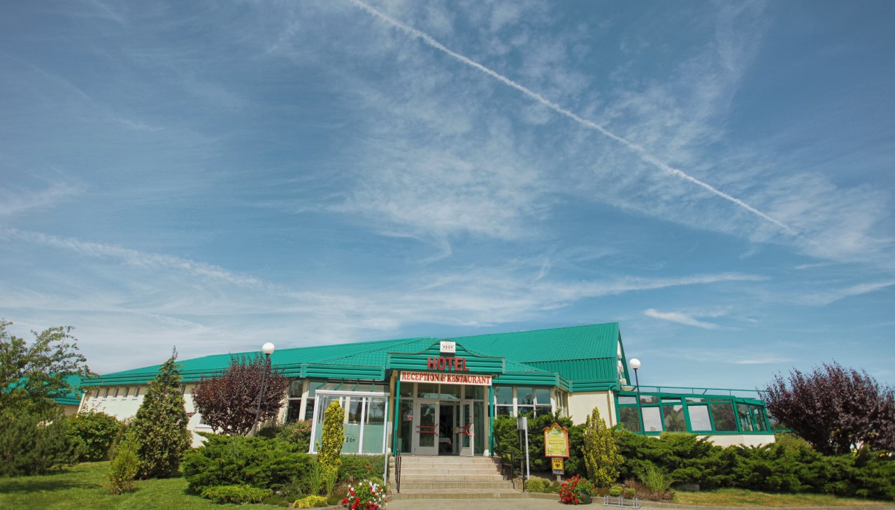 Hotel entrance, &copy; @EHRINGHAUS