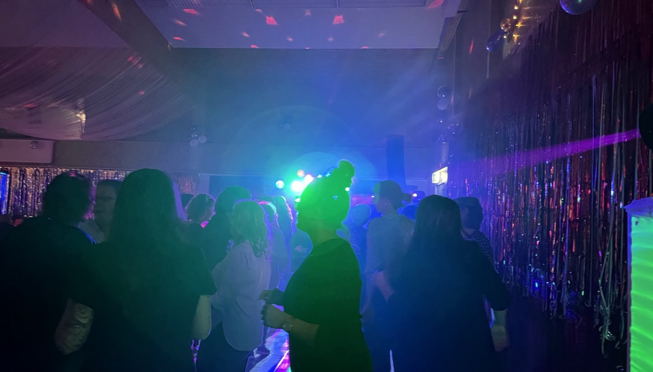 Full dance floor in the Seehalle at the BEECH Resort Plauer See, © BEECH Resort Plauer See
