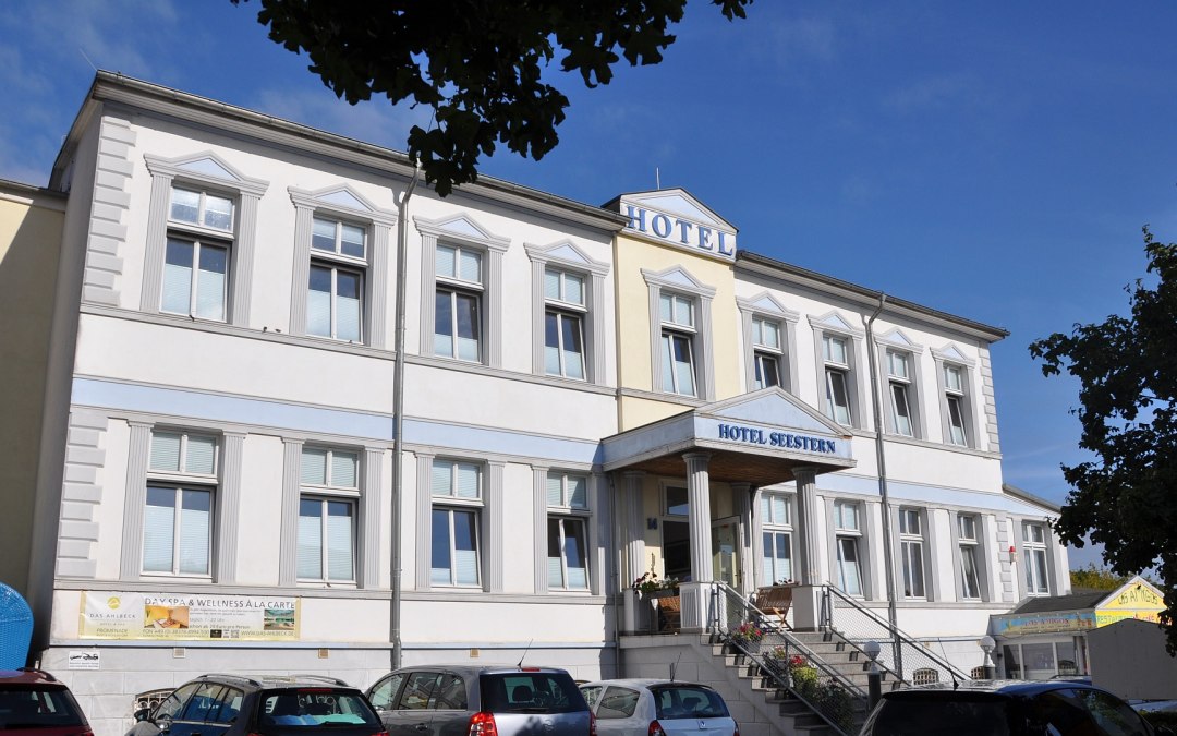 Hotel Seestern położony jest bezpośrednio przy promenadzie w Ahlbeck, w pobliżu molo., © TMV